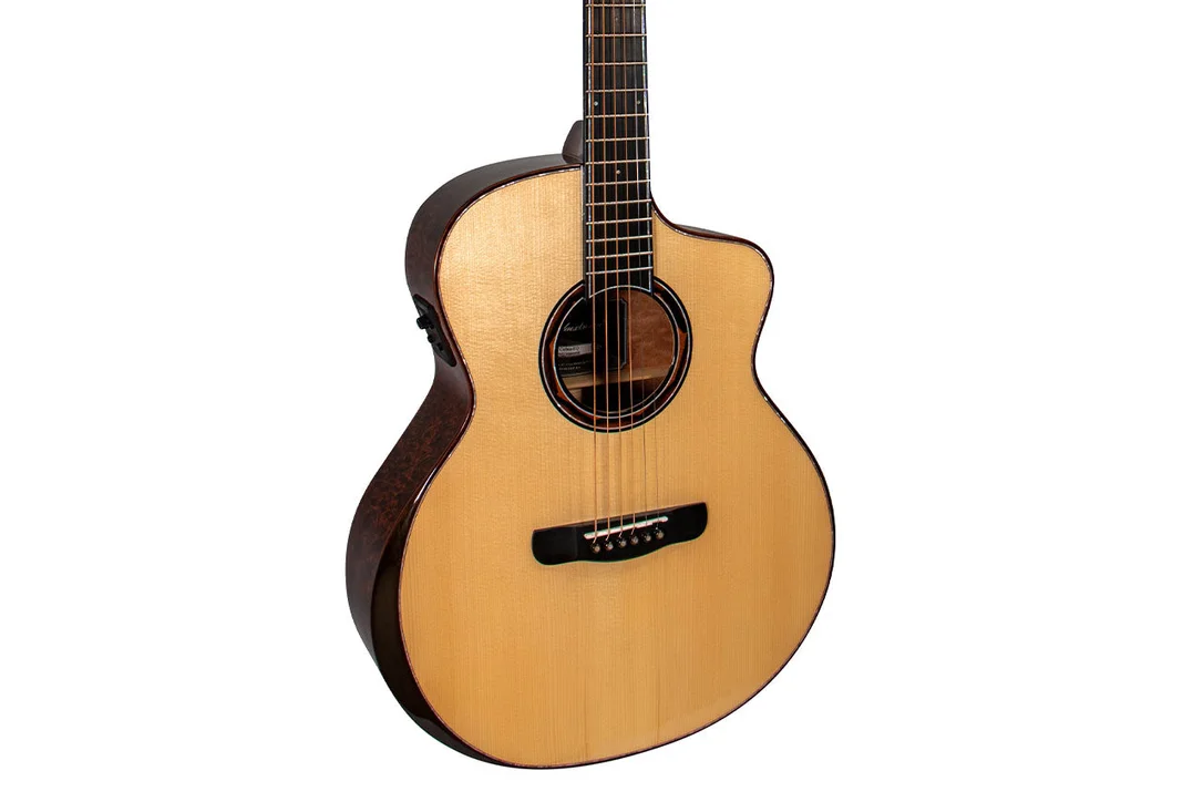 Mérida COBRA-EQ Beyond Series Grand Concert Acoustic-Electric Guitar
