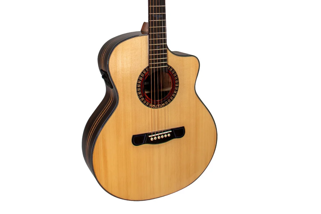 Mérida E1CS-EQ Imperial Series Grand Concert Acoustic-Electric Guitar