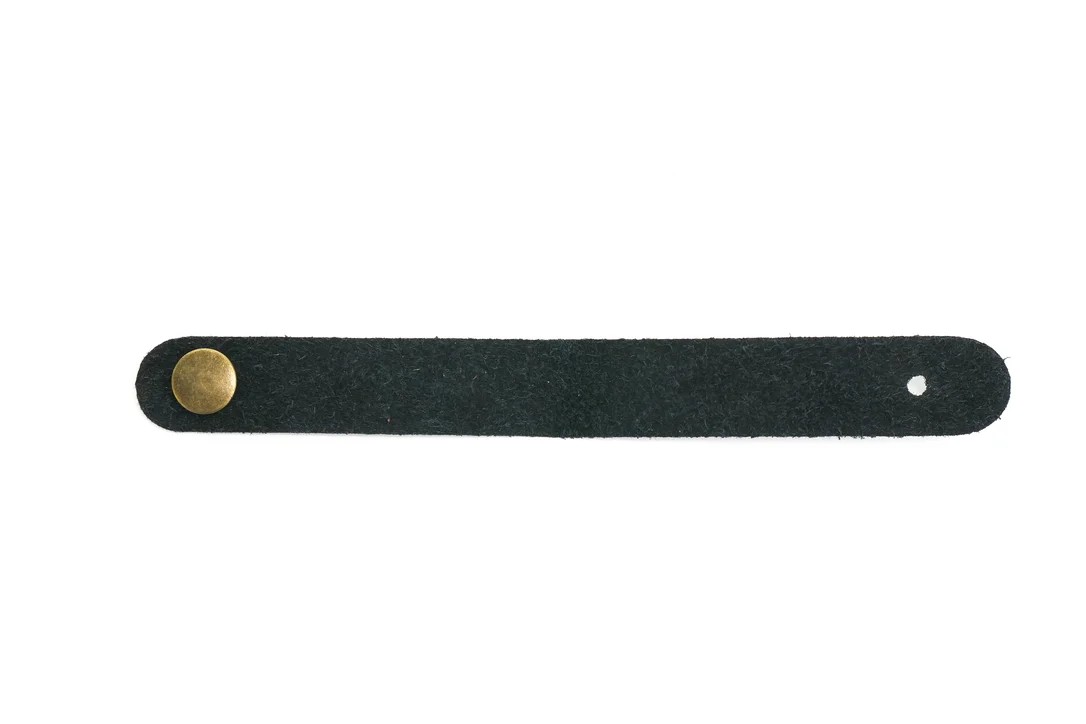 Headstock Strap Adaptor For Guitar and Ukulele – BLACK LEATHER