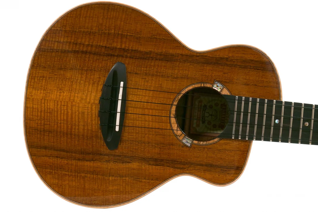 ANueNue UC5K Hawaiian Curly Koa Bird Concert Ukulele “Amor”