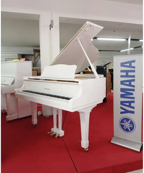PIANOFORTE A MEZZA CODA YAMAHA C3 BIANCO LUCIDO