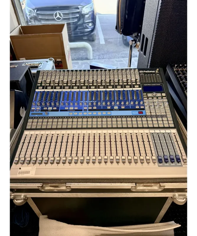 PRESONUS STUDIOLIVE 24.4.2 + FLIGHT CASE