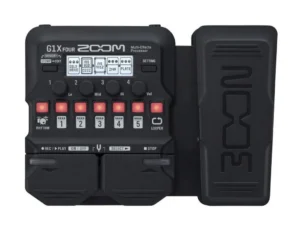 ZOOM G1X FOUR MULTIEFFETTO CON LOOPER, PATTERN DI BATTERIA, AMPLIFICATORI E PEDALE D’ESPRESSIONE